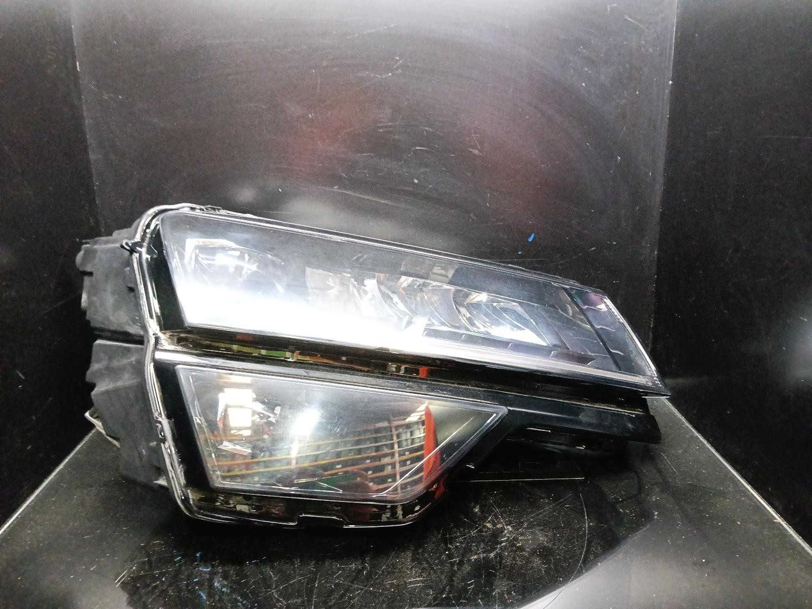 SKODA KAROQ RIGHT HEADLAMP NU, W/ LED TYPE, 04/18-02/22 18 19 20 21 22