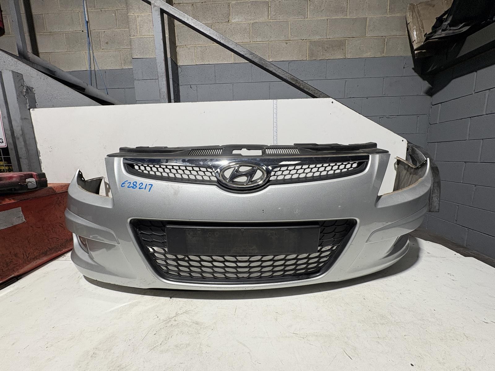 Hyundai i30 Front Bumper Bar Hatchback Paint: 2R FD 09/2007-04/2012