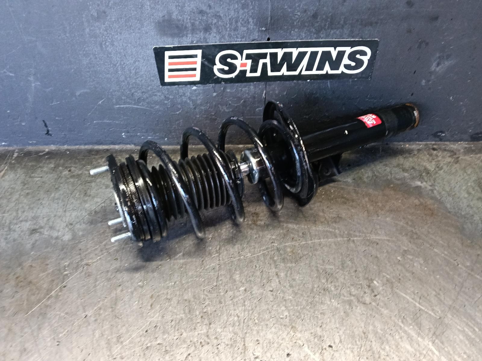 MAZDA 3 RIGHT FRONT STRUT BP, 03/19- 19 20 21 22 23 24 25 26