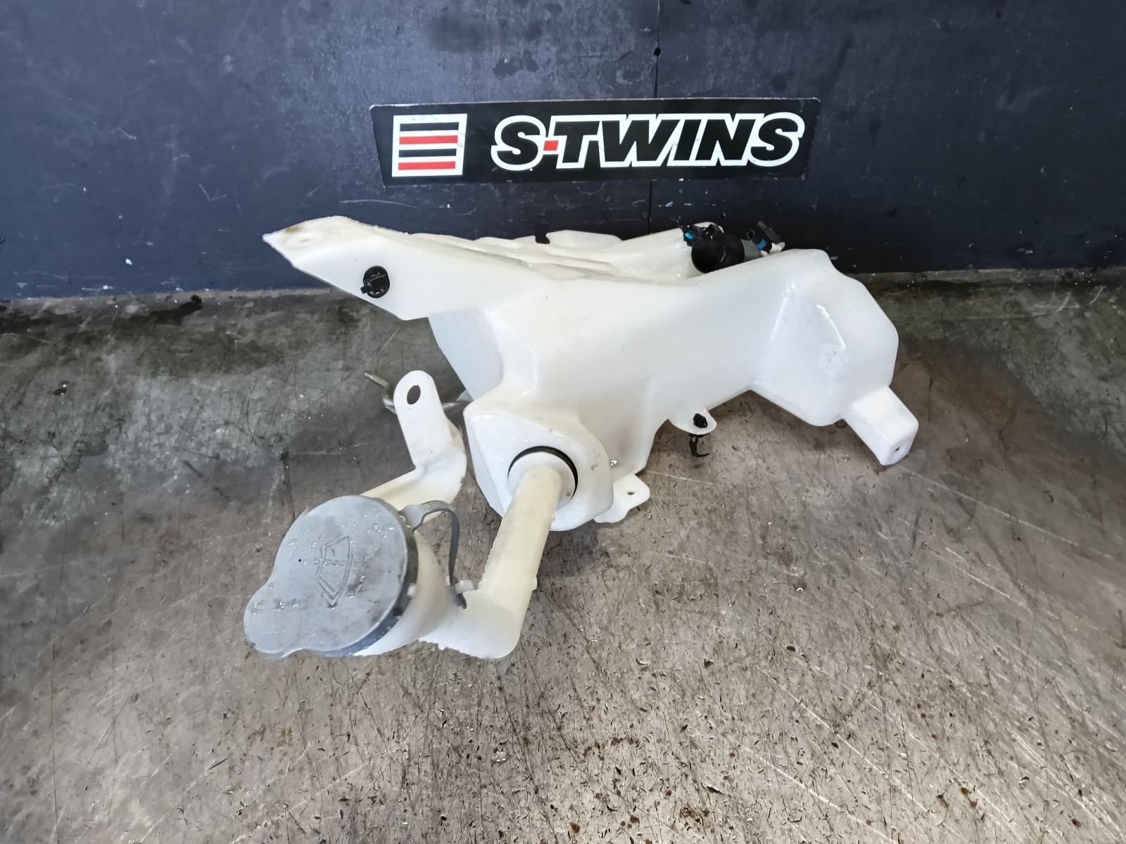 NISSAN QASHQAI WASHER BOTTLE J11, 07/17-07/21 17 18 19 20 21