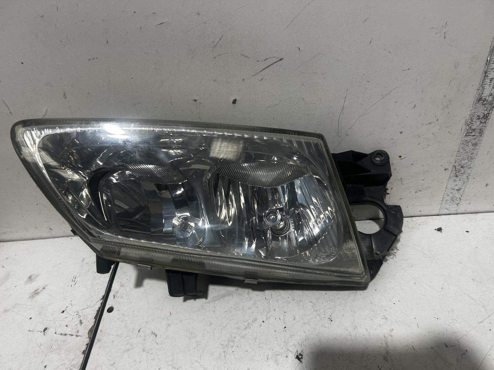 Nissan Pulsar Right Headlight N16 Hatch 03/1997-03/2001