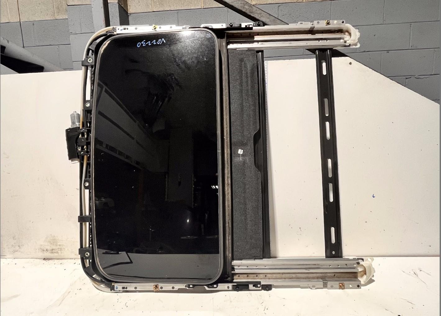 Lexus GS300 Sun Roof Assembly GRS190 03/2005-12/2011
