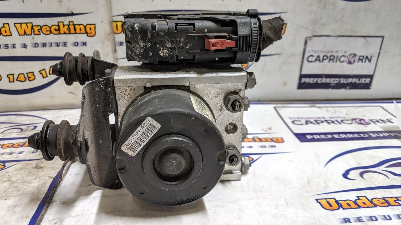 VOLKSWAGEN GOLF ABS PUMP/MODULATOR GEN 5, ON MOTOR P/N 1K0614117H, ON MODULE P/N