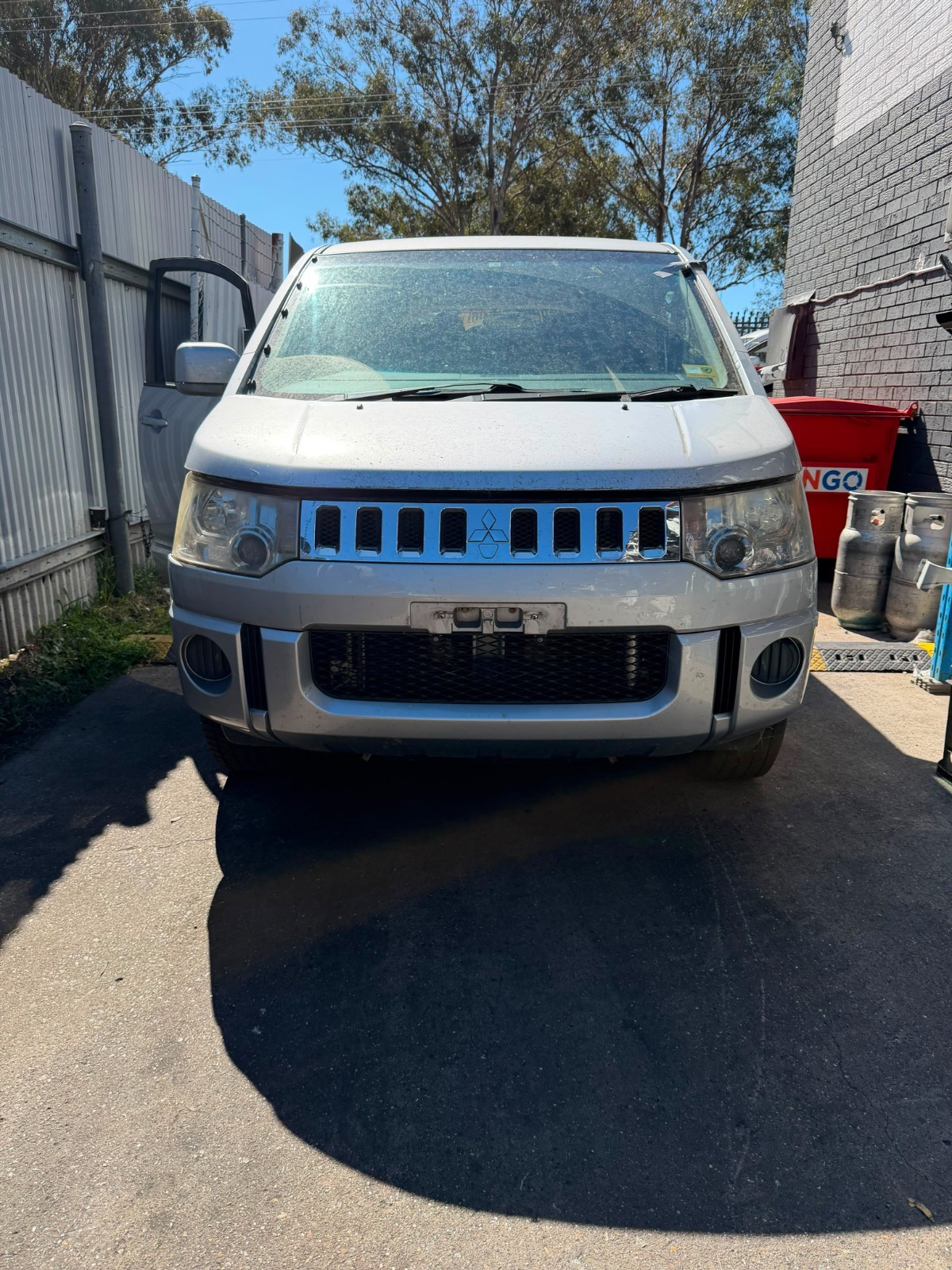 WRECKING/DISMANTLING Mitsubishi Delica D5 CV5W PETROL