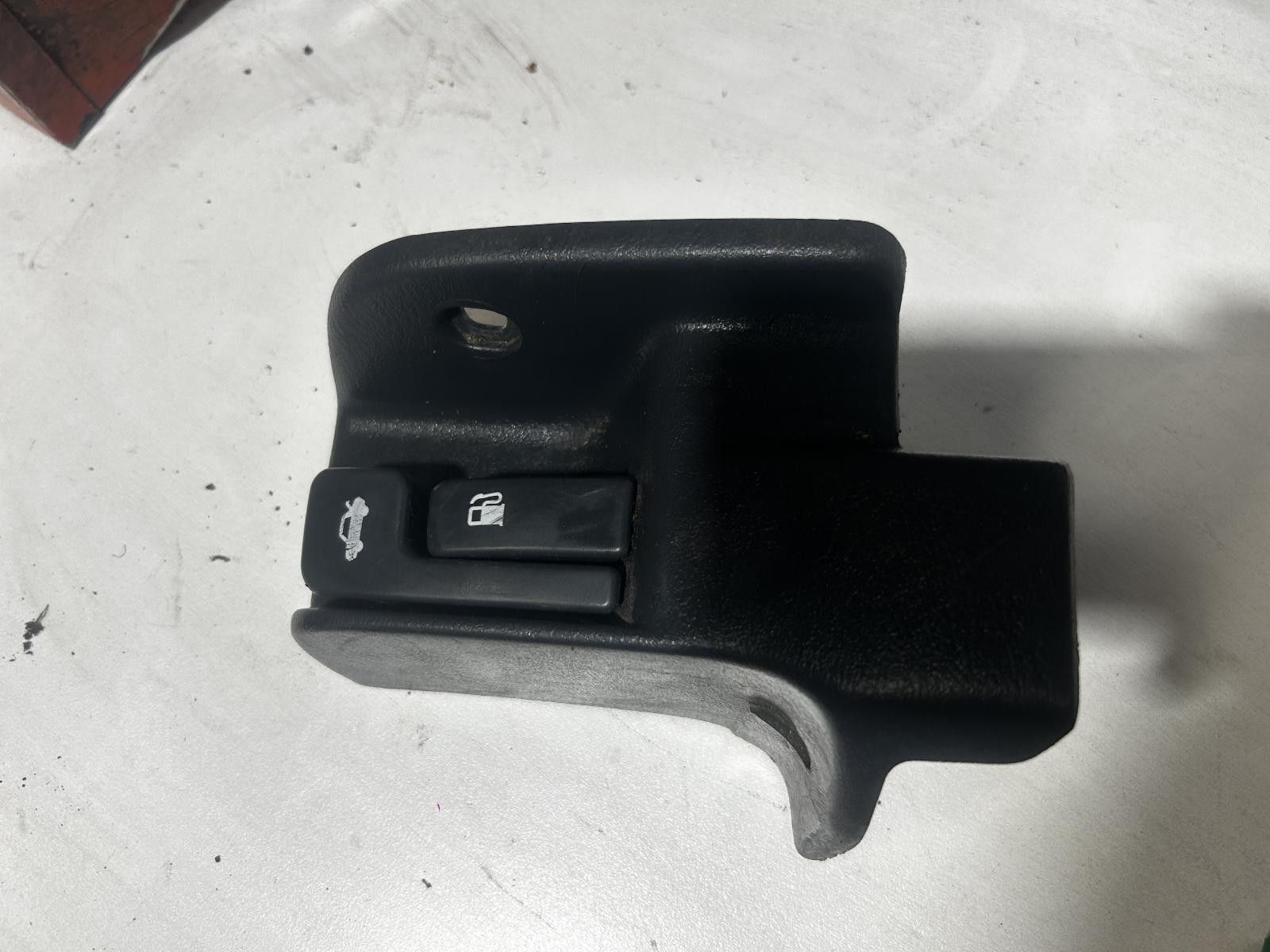 Toyota Corolla Fuel Door / Boot Release Switch AE101 09/1994-10/1999