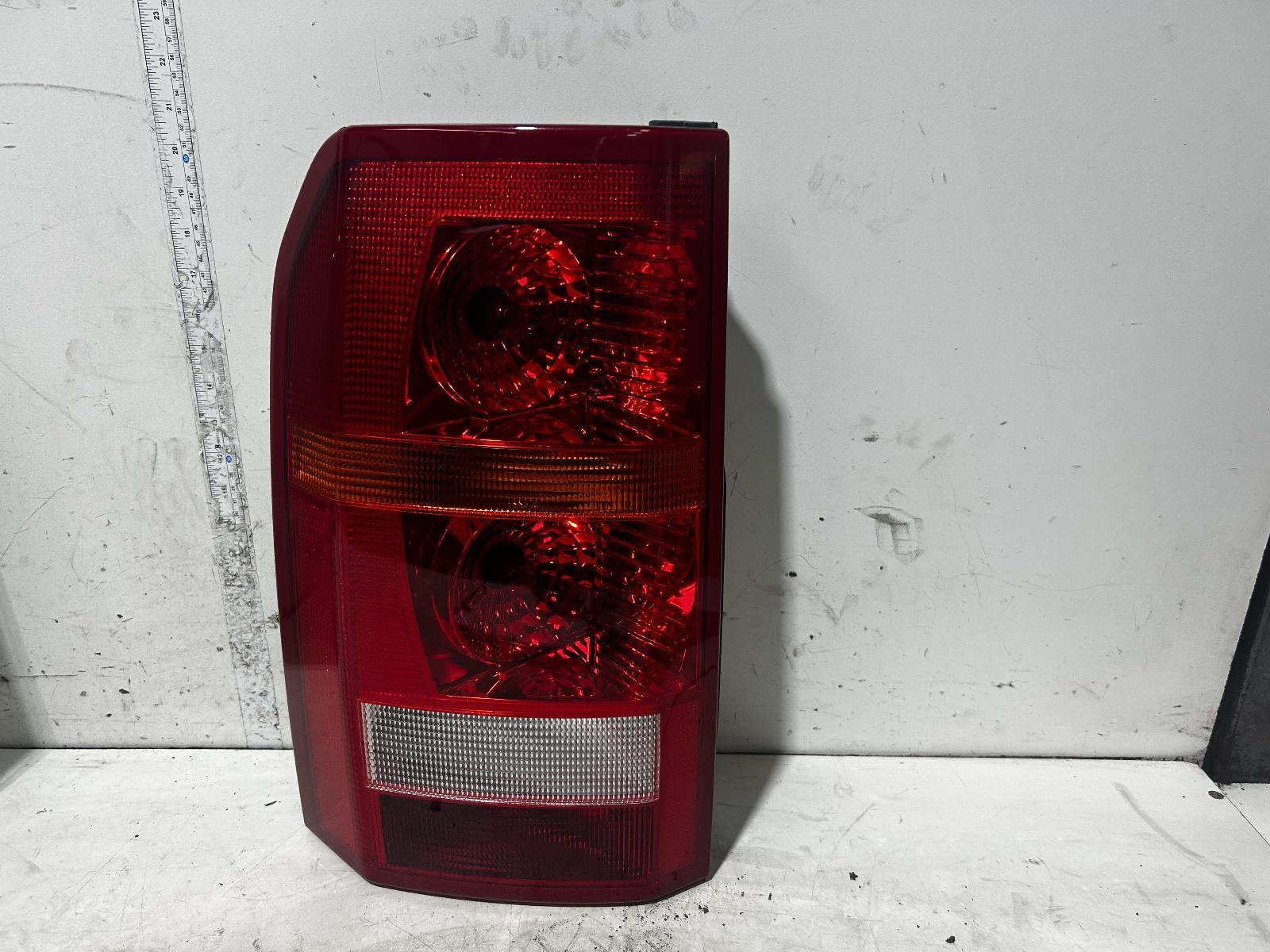 Land Rover Discovery Left Taillight L319 04/2006-04/2009