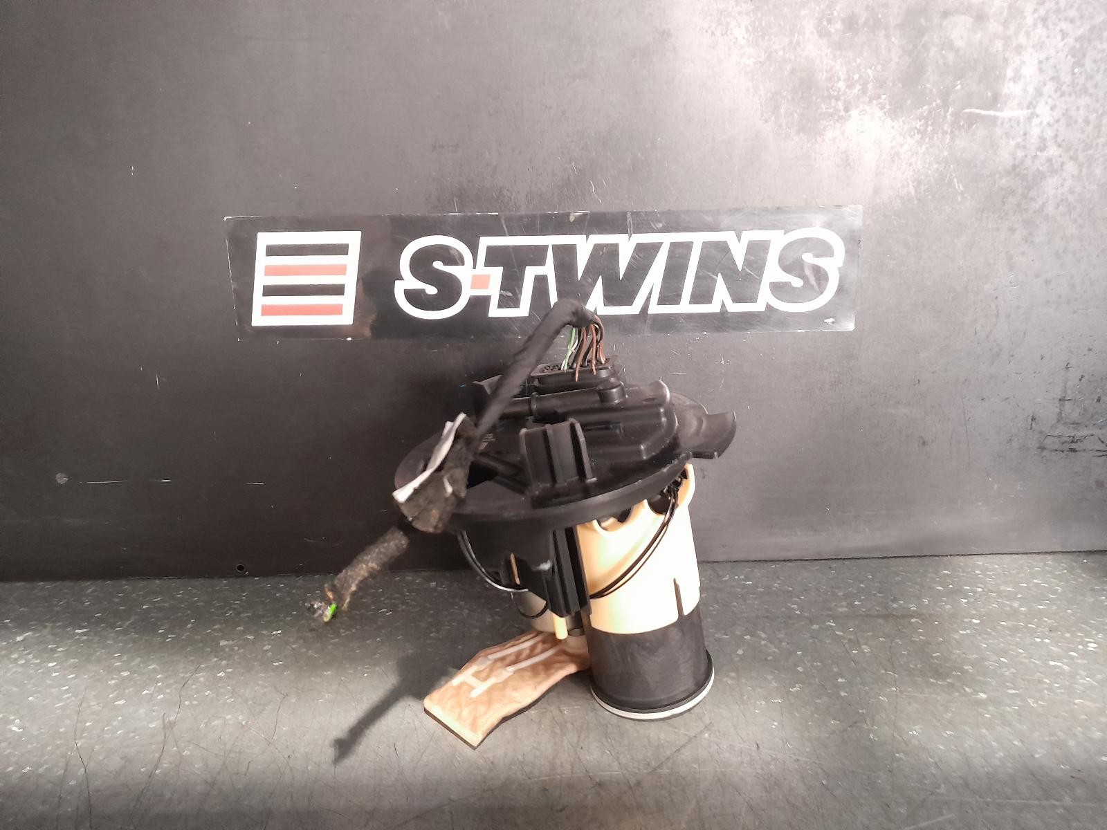 MERCEDES S CLASS FUEL PUMP W222, 11/13-11/20  13 14 15 16 17 18 19 20