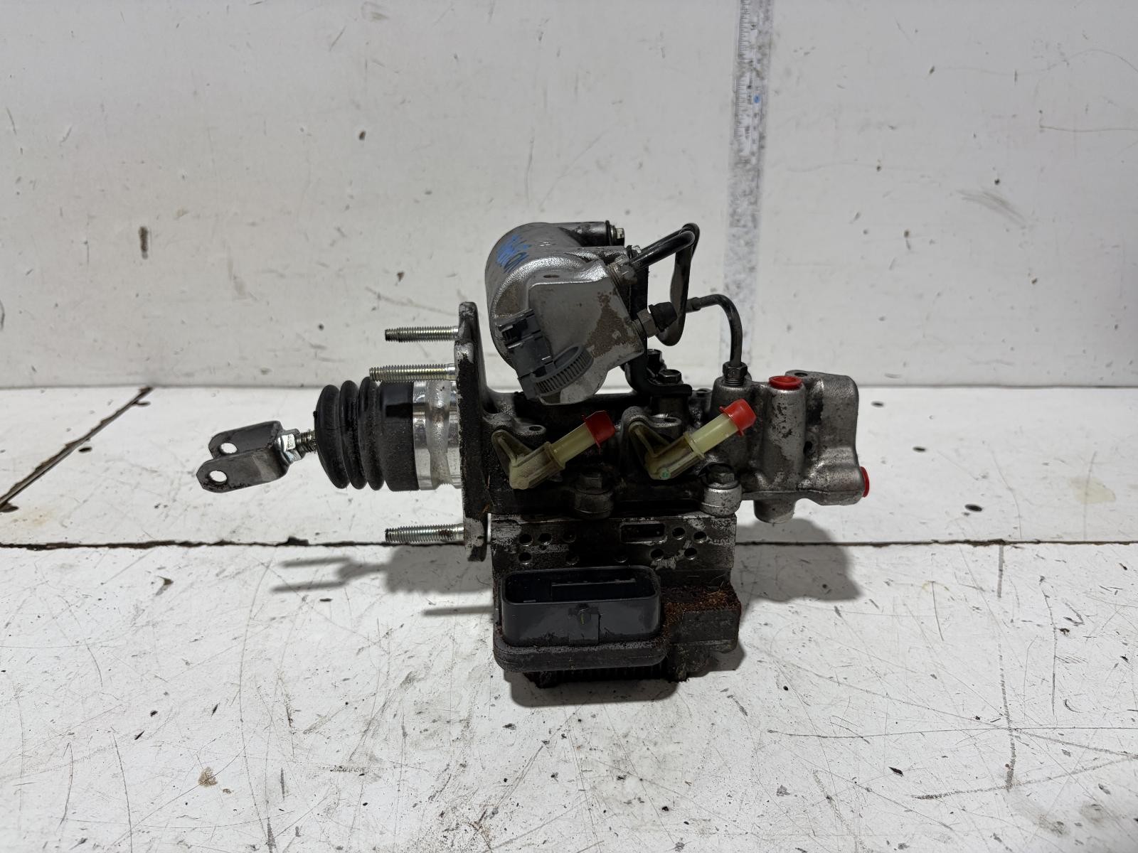 Toyota Camry Right ABS Modulator / Booster AVV50 04/2015-10/2017