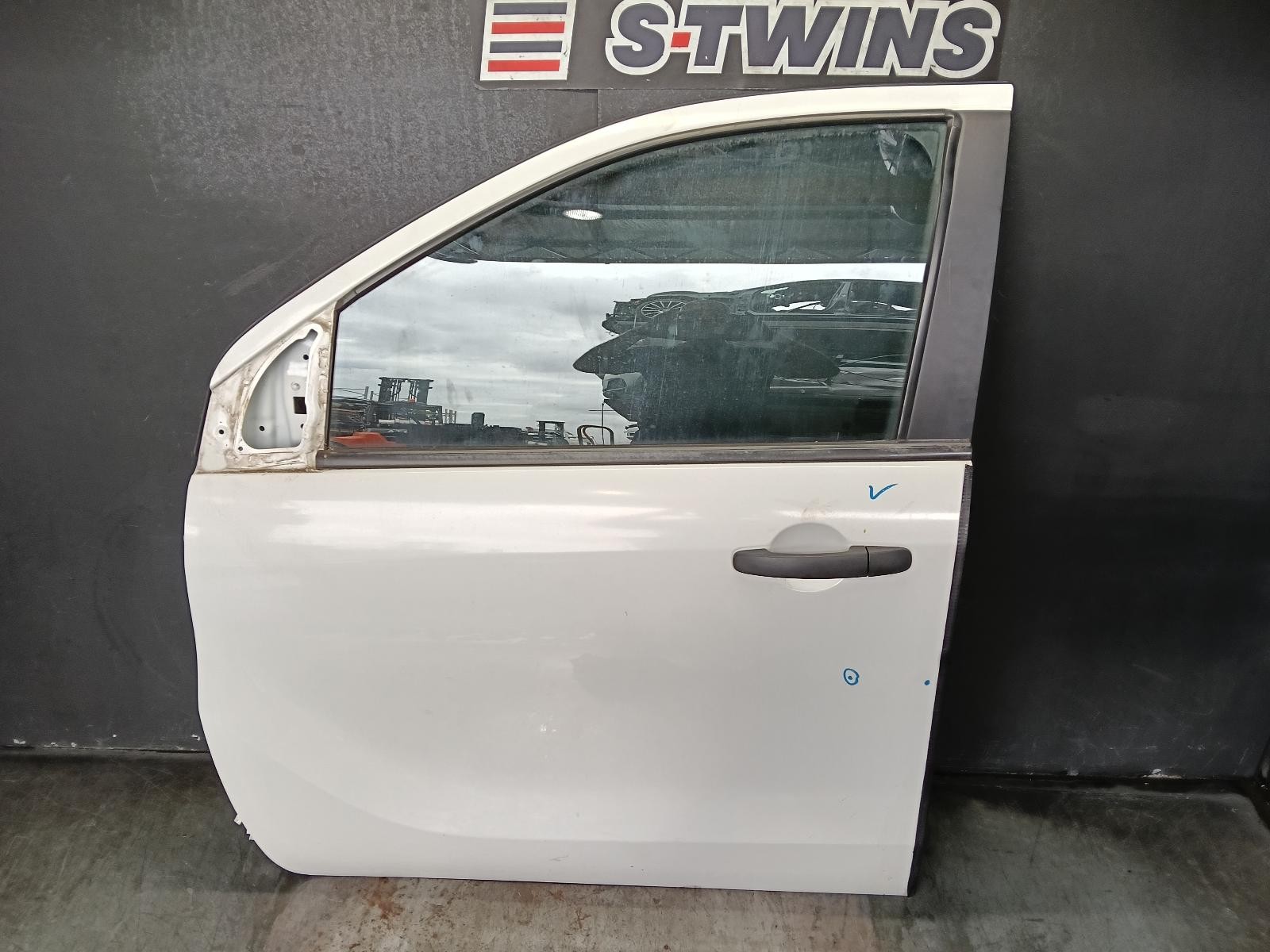 2020 Mazda Bt50 MAZDA BT-50 LEFT FRONT DOOR UP-UR, DUAL CAB, 10/11-06/20 11 12 13 14 15 16 17 18