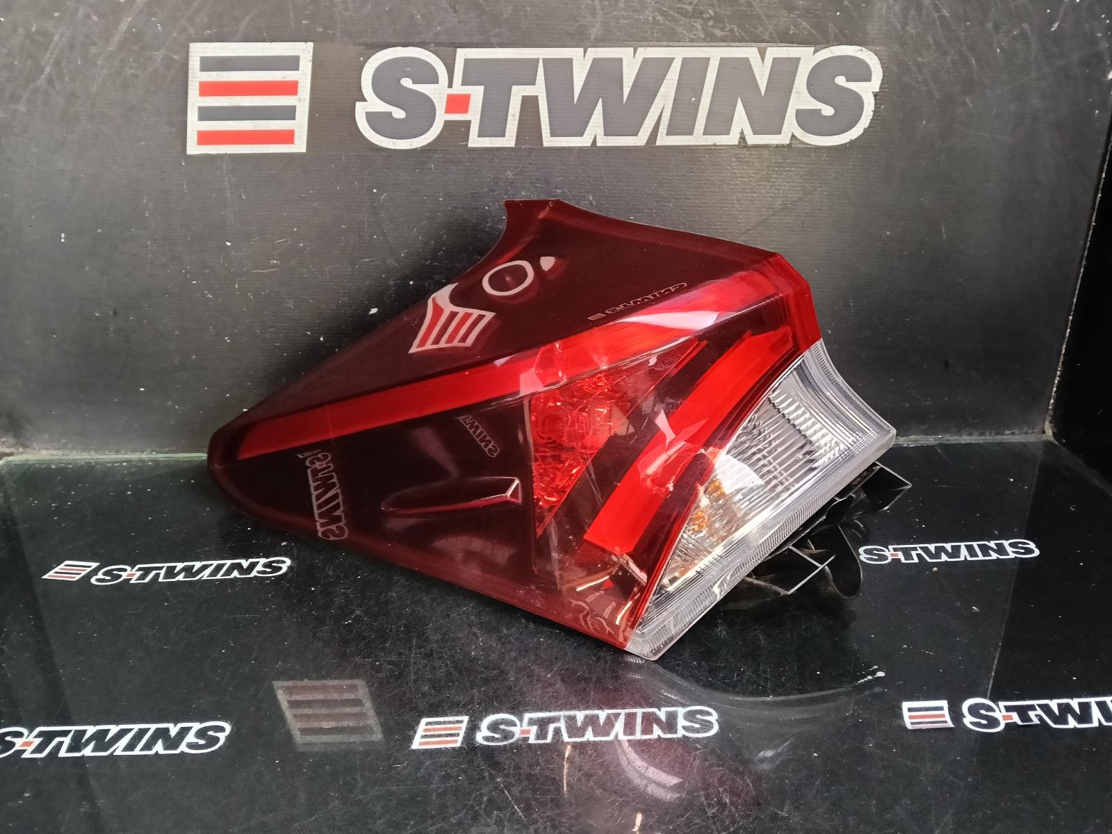 TOYOTA COROLLA LEFT TAILLIGHT ZRE182R/ZWE186R, HATCH, 03/15-06/18 15 16 17 18