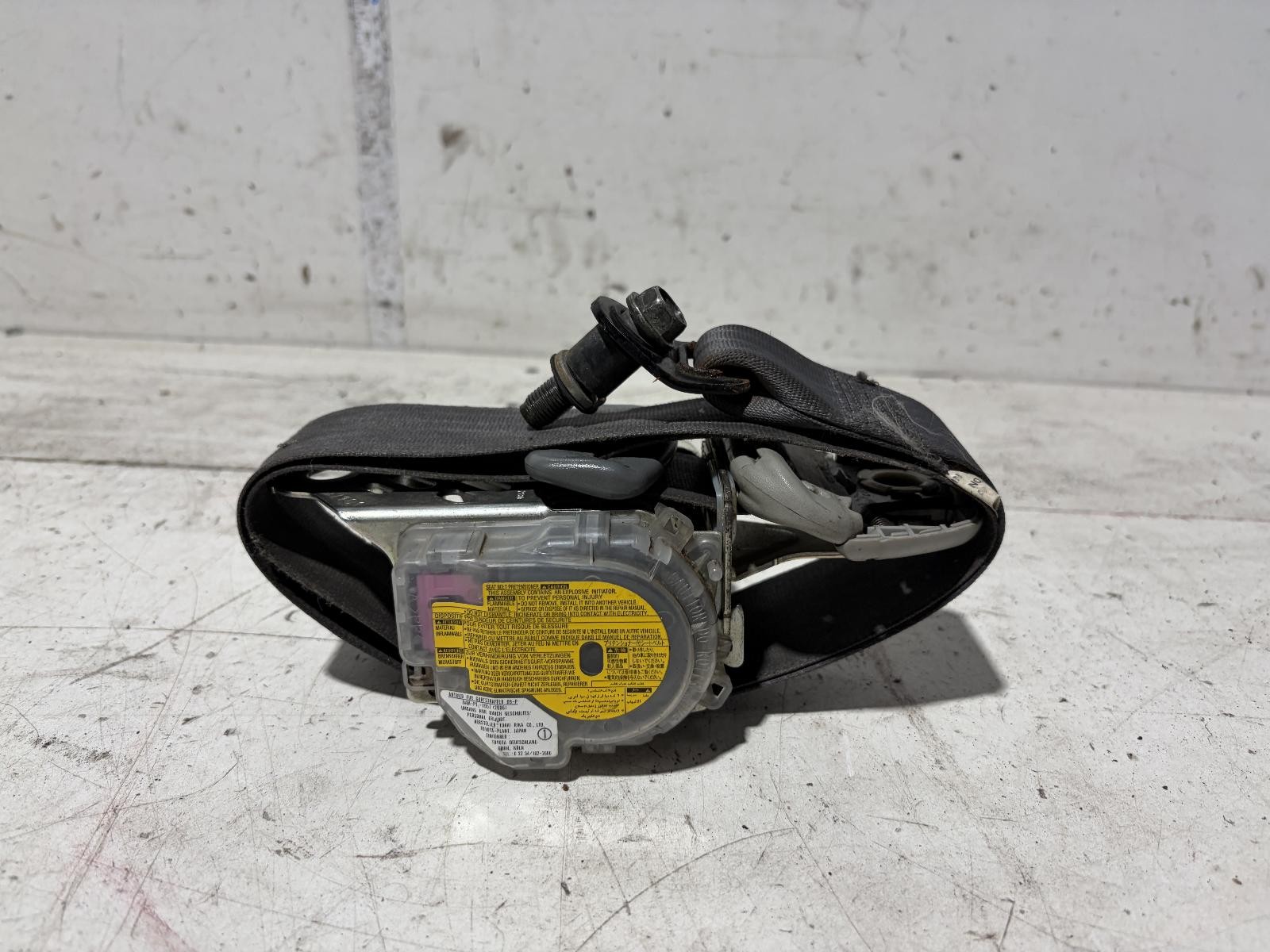 Toyota Hilux Right Front Seatbelt KUN26 03/2005-06/2011
