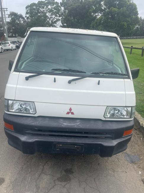 2010 Mitsubishi Express — Manual Petrol