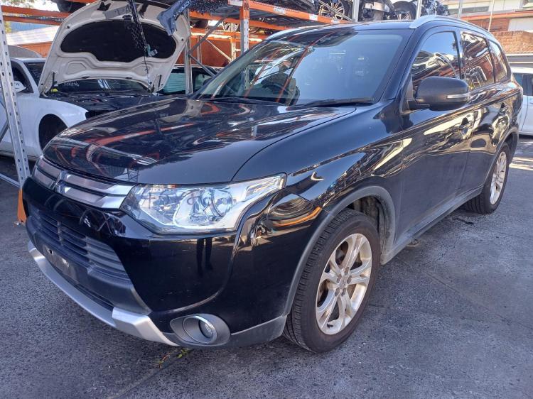 2014 Mitsubishi Outlander — Auto Petrol