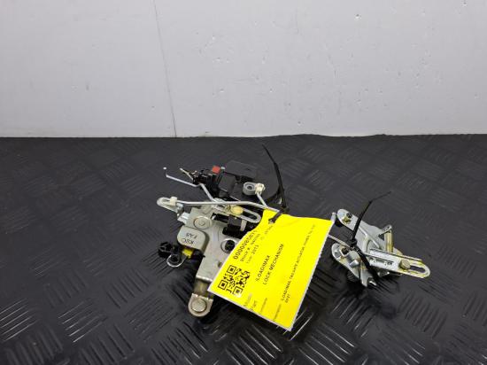 2013 Hyundai Iload/imax — Lock Mechanism