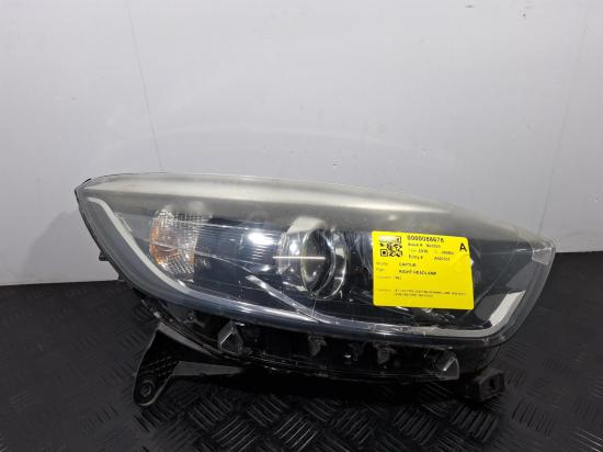 2016 Renault Captur — Right Headlamp