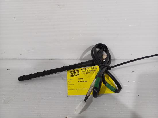 2016 Toyota Yaris — Antenna