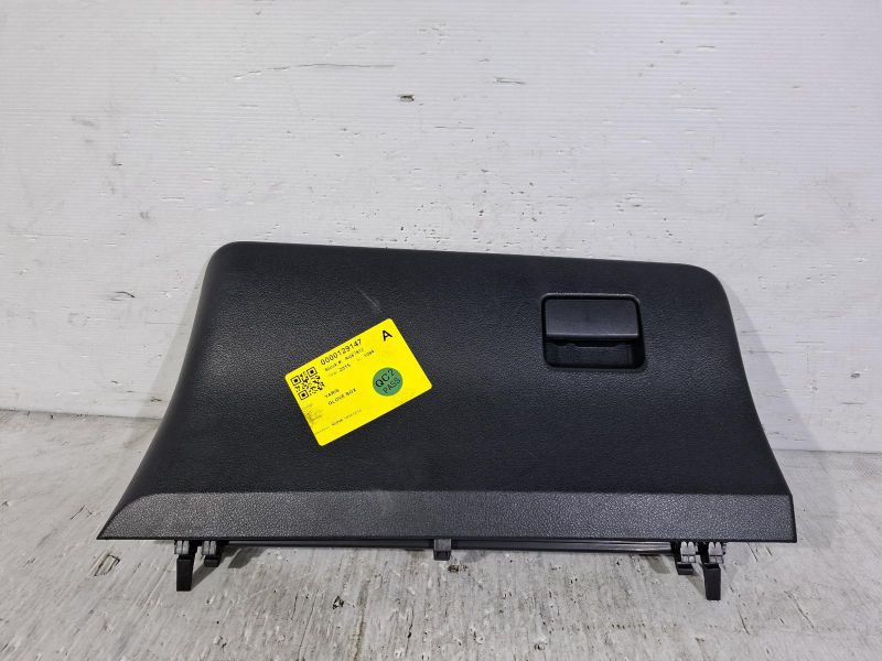 2015 Toyota Yaris — Glove Box