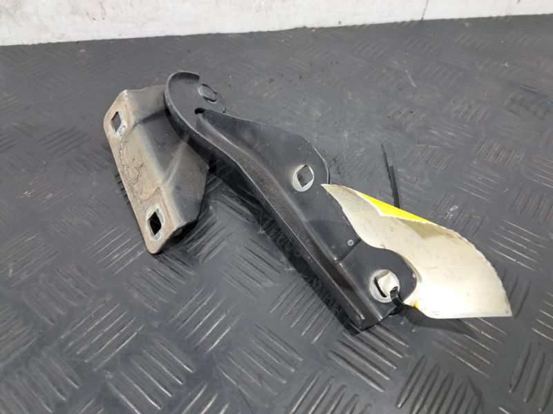 2016 Volkswagen Amarok — LH SIDE HINGE